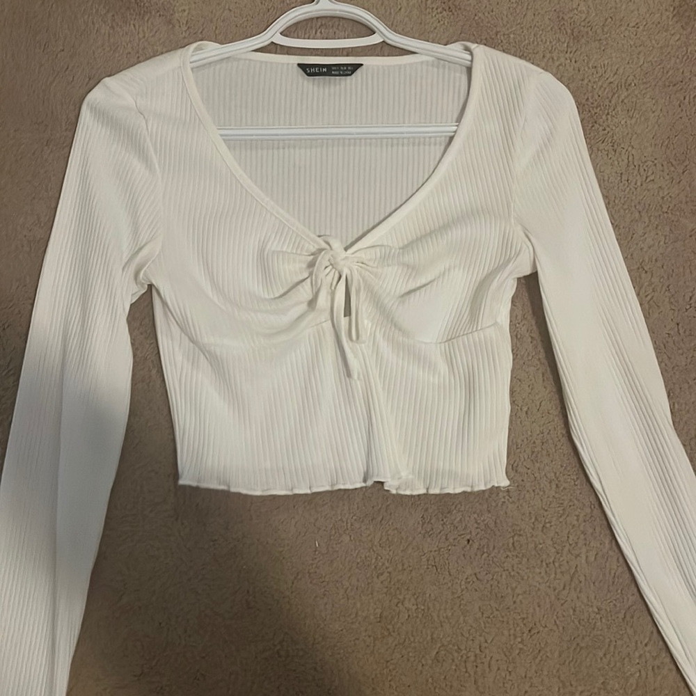 Shein size small. White king sleeve crop top with bow